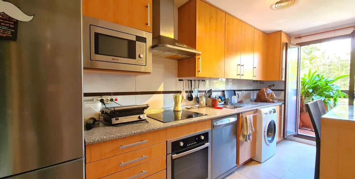 Sale of middle floor apartment in Estepona 4