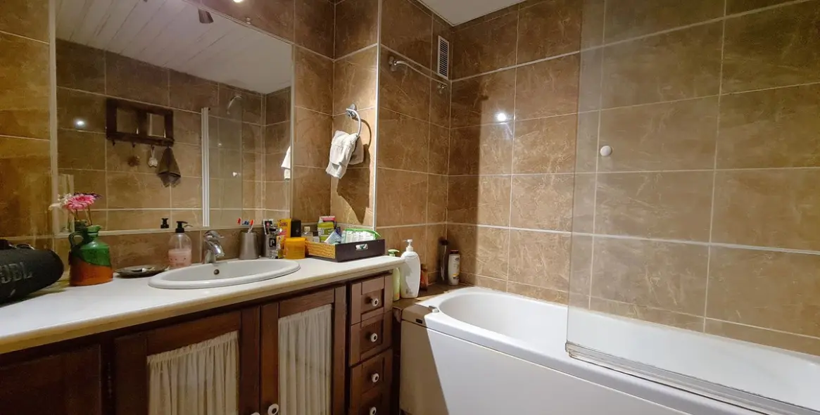 Sale of middle floor apartment in Estepona 6