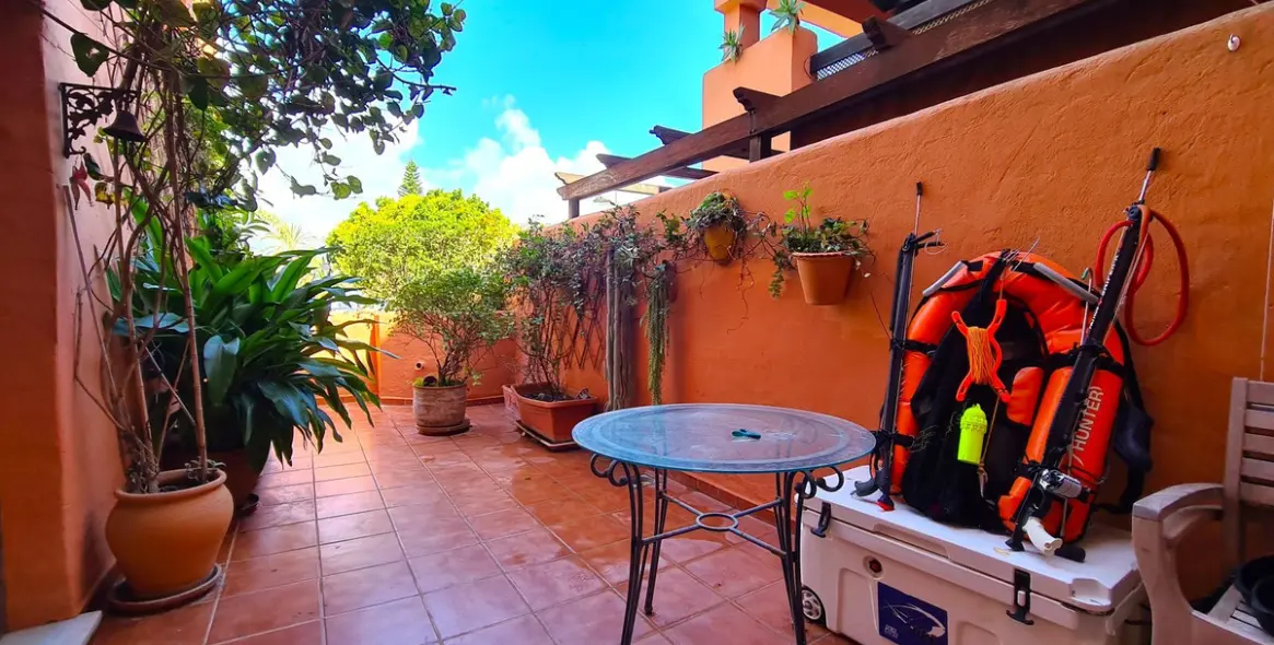 Sale of middle floor apartment in Estepona 8