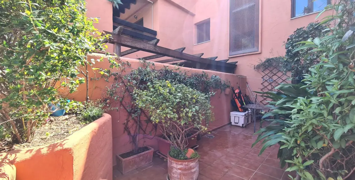 Sale of middle floor apartment in Estepona 9