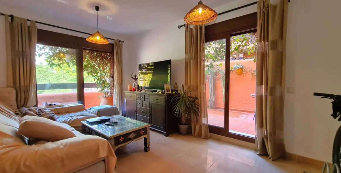 Sale of middle floor apartment in Estepona 12