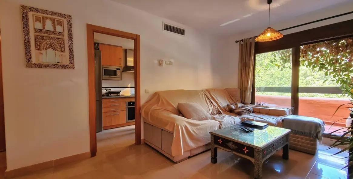 Sale of middle floor apartment in Estepona 13