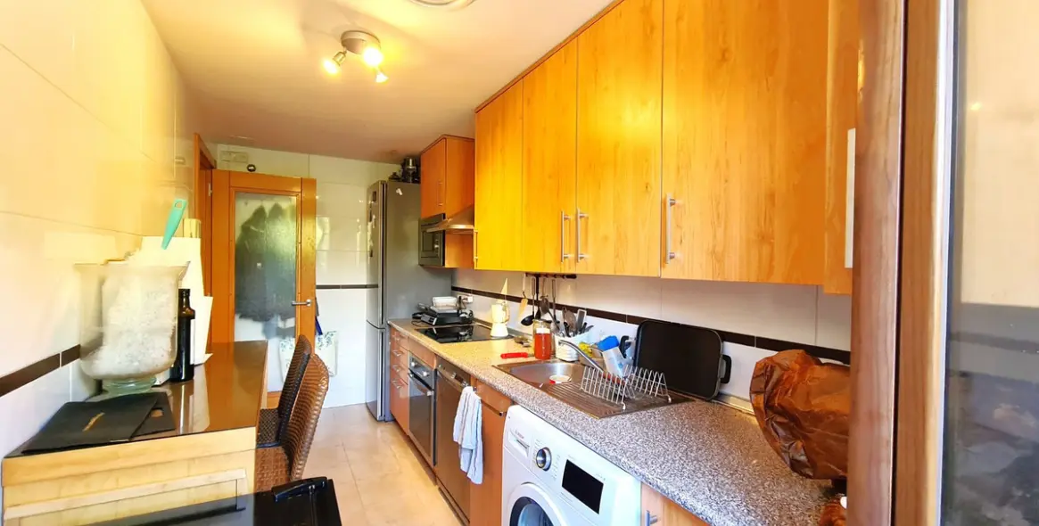 Sale of middle floor apartment in Estepona 15