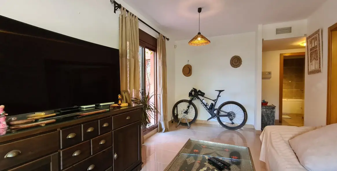 Sale of middle floor apartment in Estepona 16