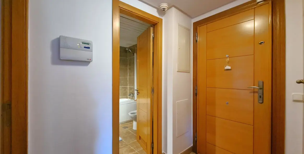 Sale of middle floor apartment in Estepona 17