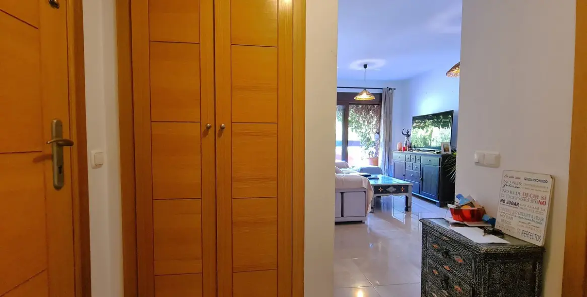 Sale of middle floor apartment in Estepona 18