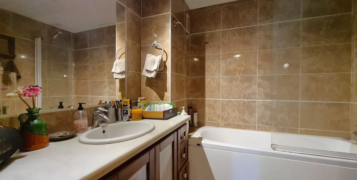 Sale of middle floor apartment in Estepona 23