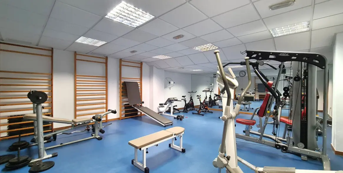 Sale of middle floor apartment in Estepona 31