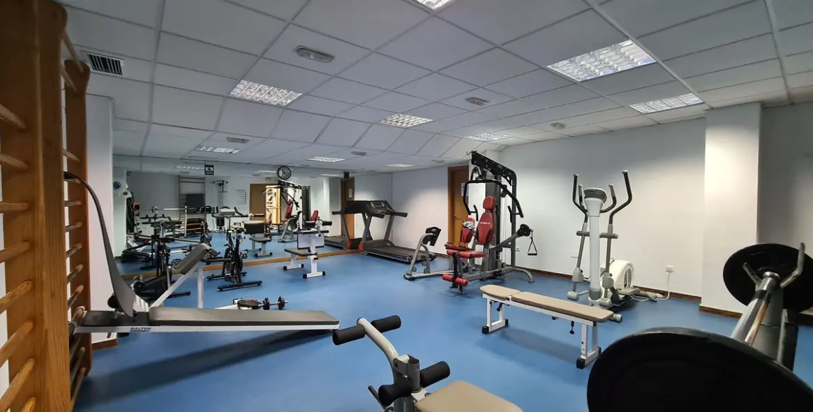 Sale of middle floor apartment in Estepona 32