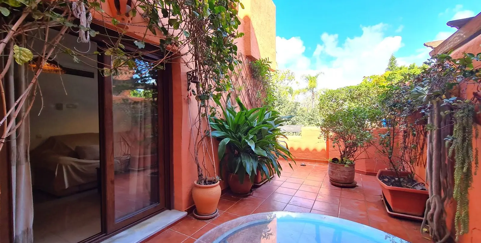 Продажа апартаментов на среднем этаже в Estepona 1