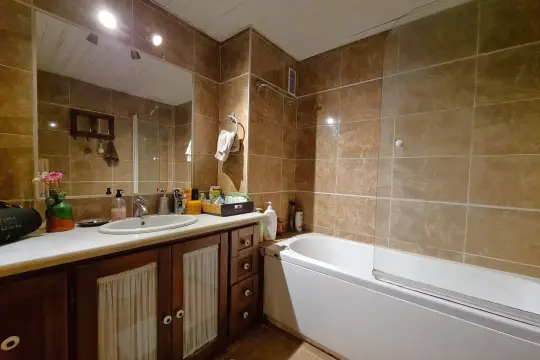 Image 6 thumb