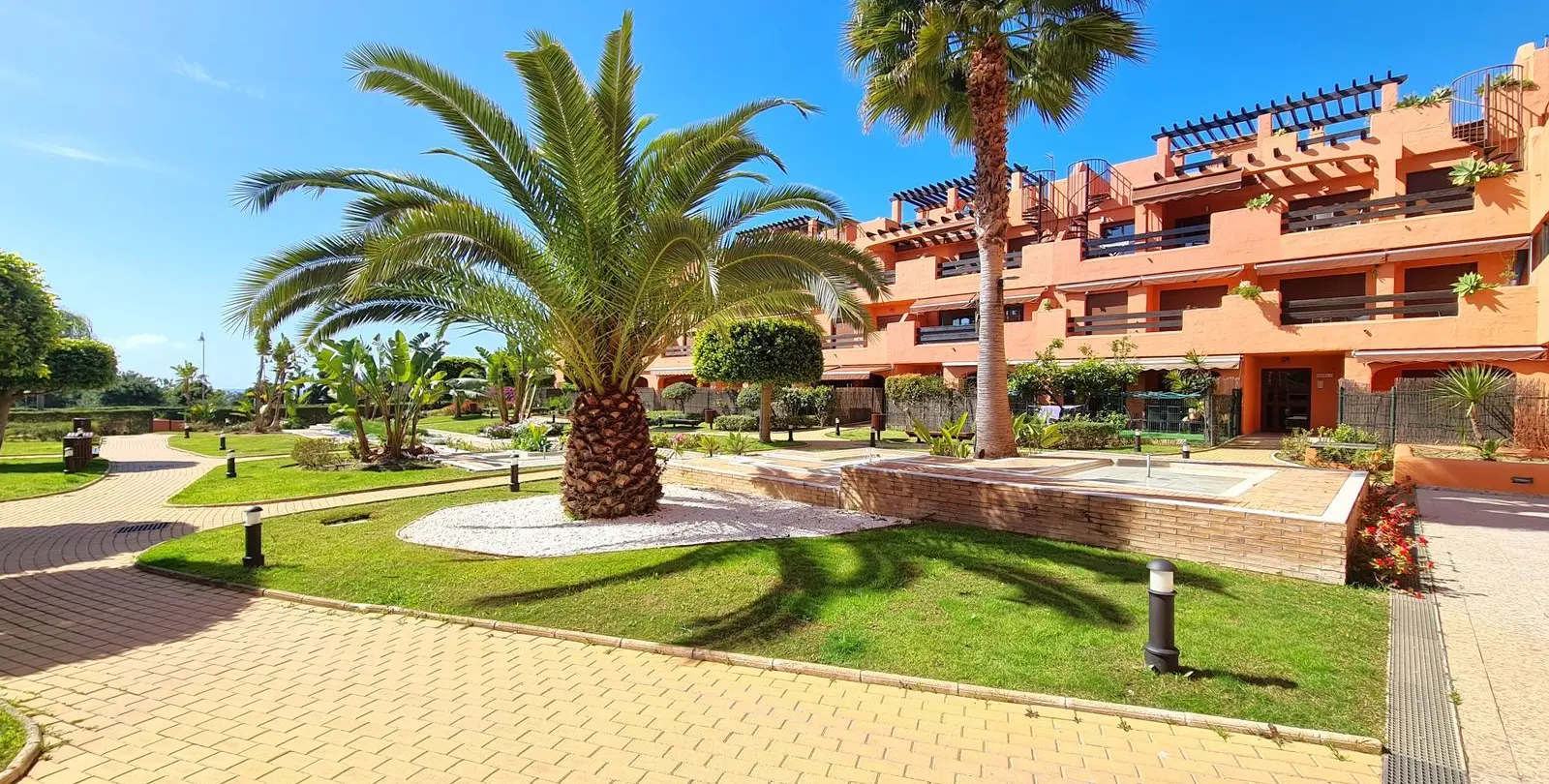 Продажа апартаментов на среднем этаже в Estepona 25