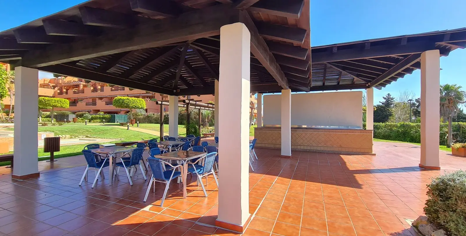 Продажа апартаментов на среднем этаже в Estepona 28