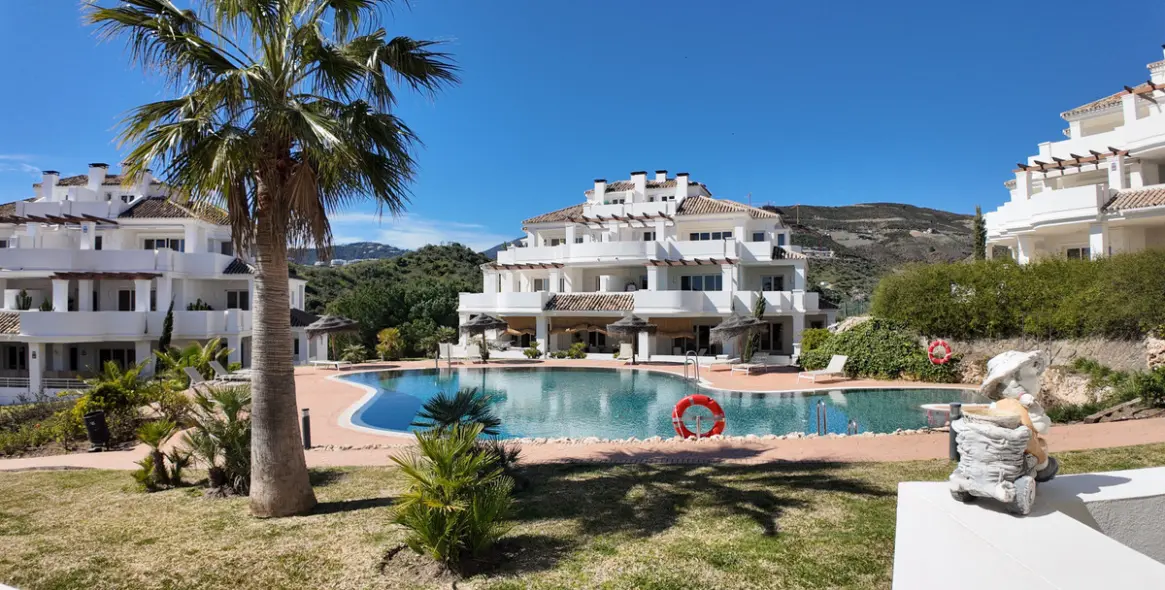 Продажа апартаментов на среднем этаже в Nueva Andalucía 1