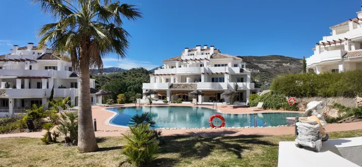 Продажа апартаментов на среднем этаже в Nueva Andalucía 0