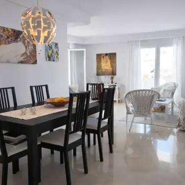 Sale of middle floor apartment in Nueva Andalucía