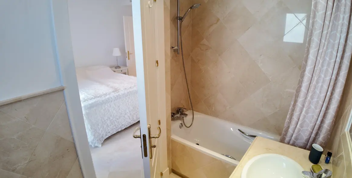 Продажа апартаментов на среднем этаже в Nueva Andalucía 12