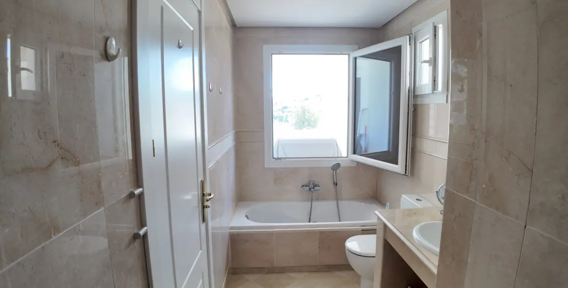 Продажа апартаментов на среднем этаже в Nueva Andalucía 15