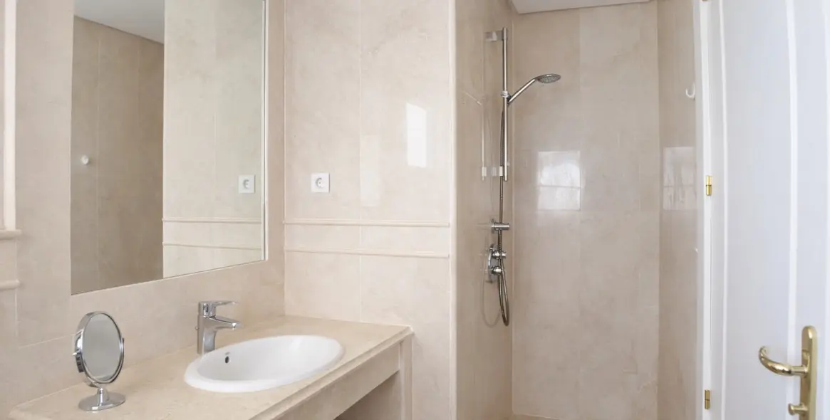 Продажа апартаментов на среднем этаже в Nueva Andalucía 16