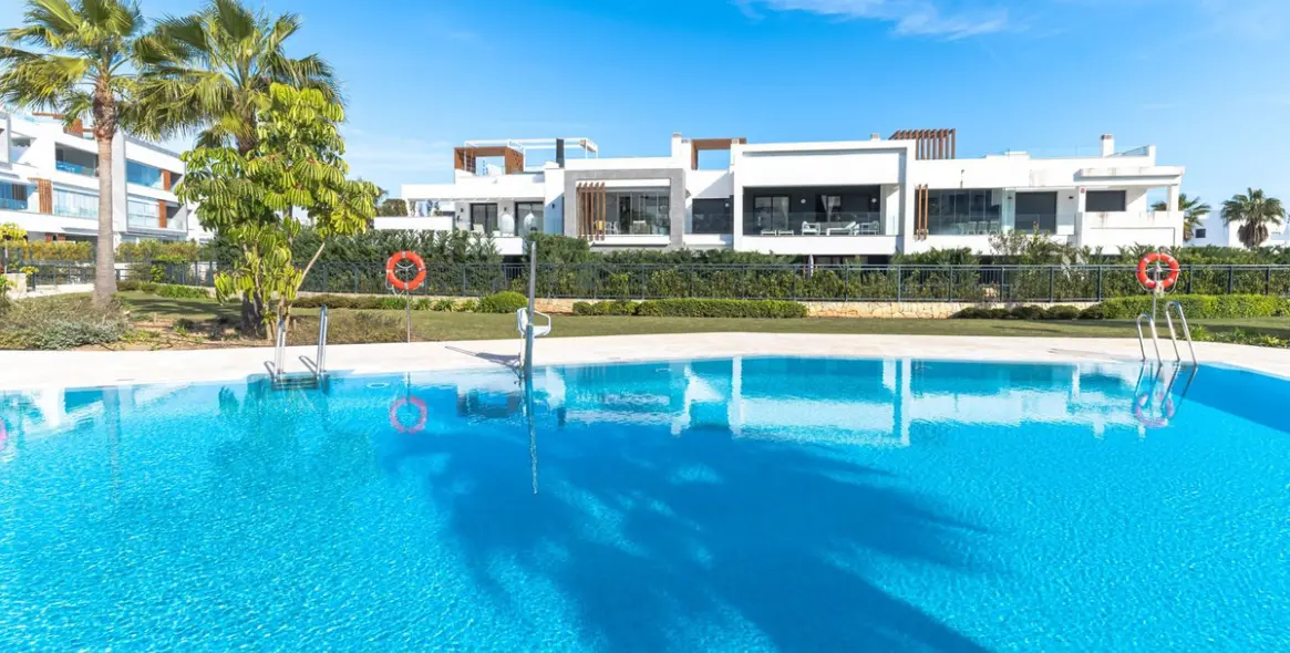 Продажа апартаментов на первом этаже в New Golden Mile 1