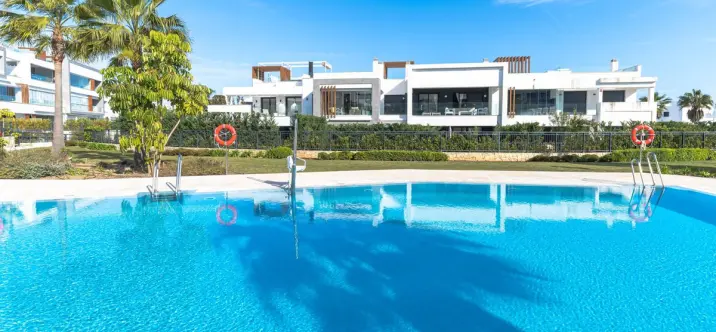 Продажа апартаментов на первом этаже в New Golden Mile 0