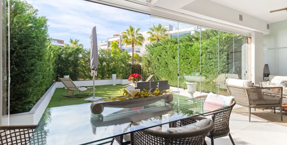 Продажа апартаментов на первом этаже в New Golden Mile 2