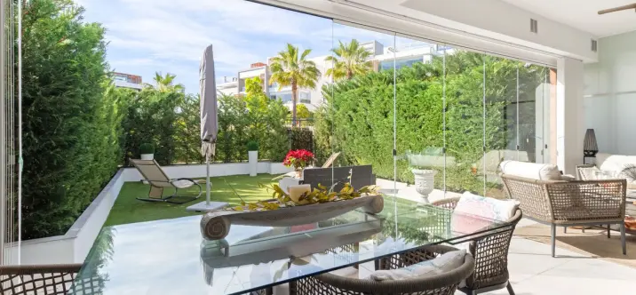 Продажа апартаментов на первом этаже в New Golden Mile 1