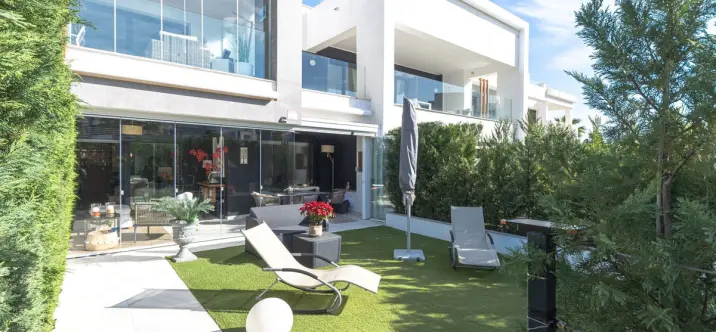 Продажа апартаментов на первом этаже в New Golden Mile 2