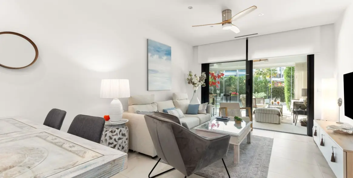 Продажа апартаментов на первом этаже в New Golden Mile 9