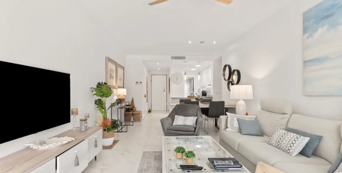 Продажа апартаментов на первом этаже в New Golden Mile 11