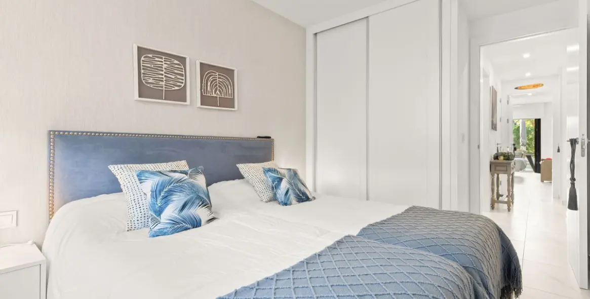 Продажа апартаментов на первом этаже в New Golden Mile 13