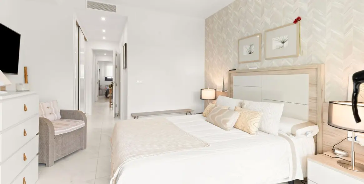 Продажа апартаментов на первом этаже в New Golden Mile 15