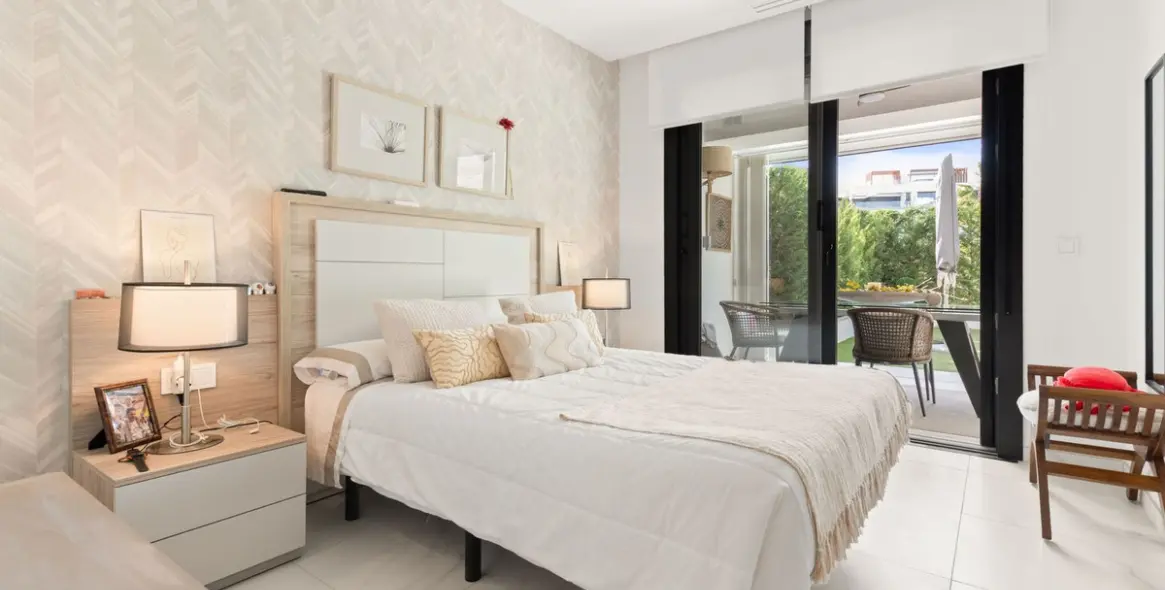 Продажа апартаментов на первом этаже в New Golden Mile 16