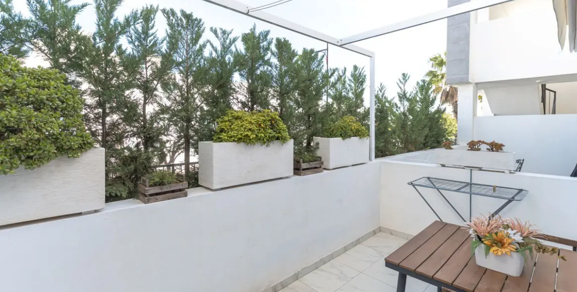 Продажа апартаментов на первом этаже в New Golden Mile 18