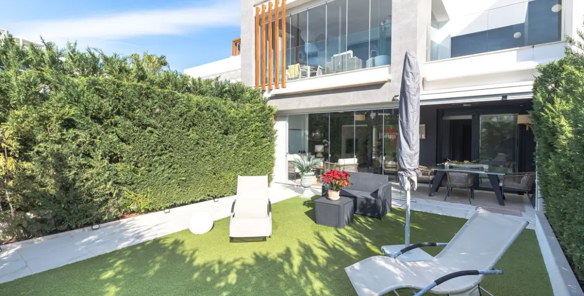 Продажа апартаментов на первом этаже в New Golden Mile 21