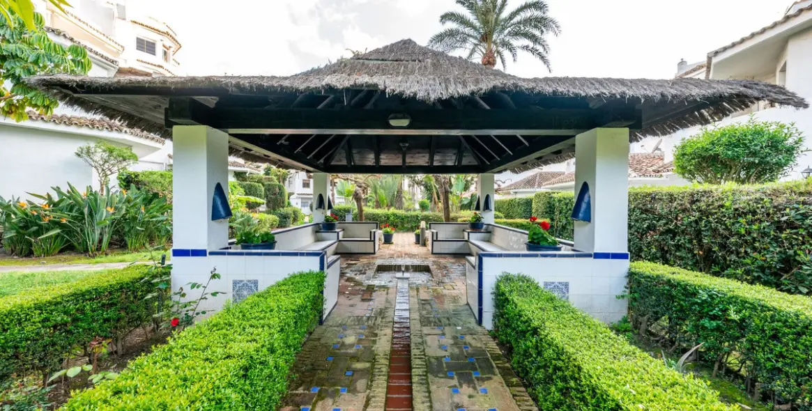 Sale of penthouse in Elviria 7