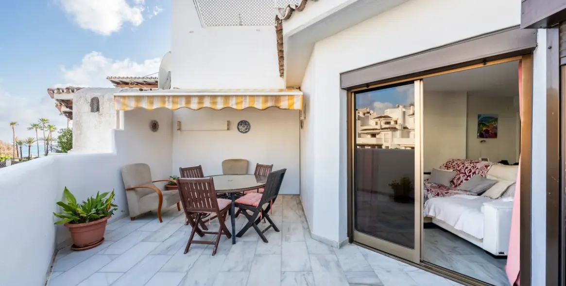 Sale of penthouse in Elviria 10