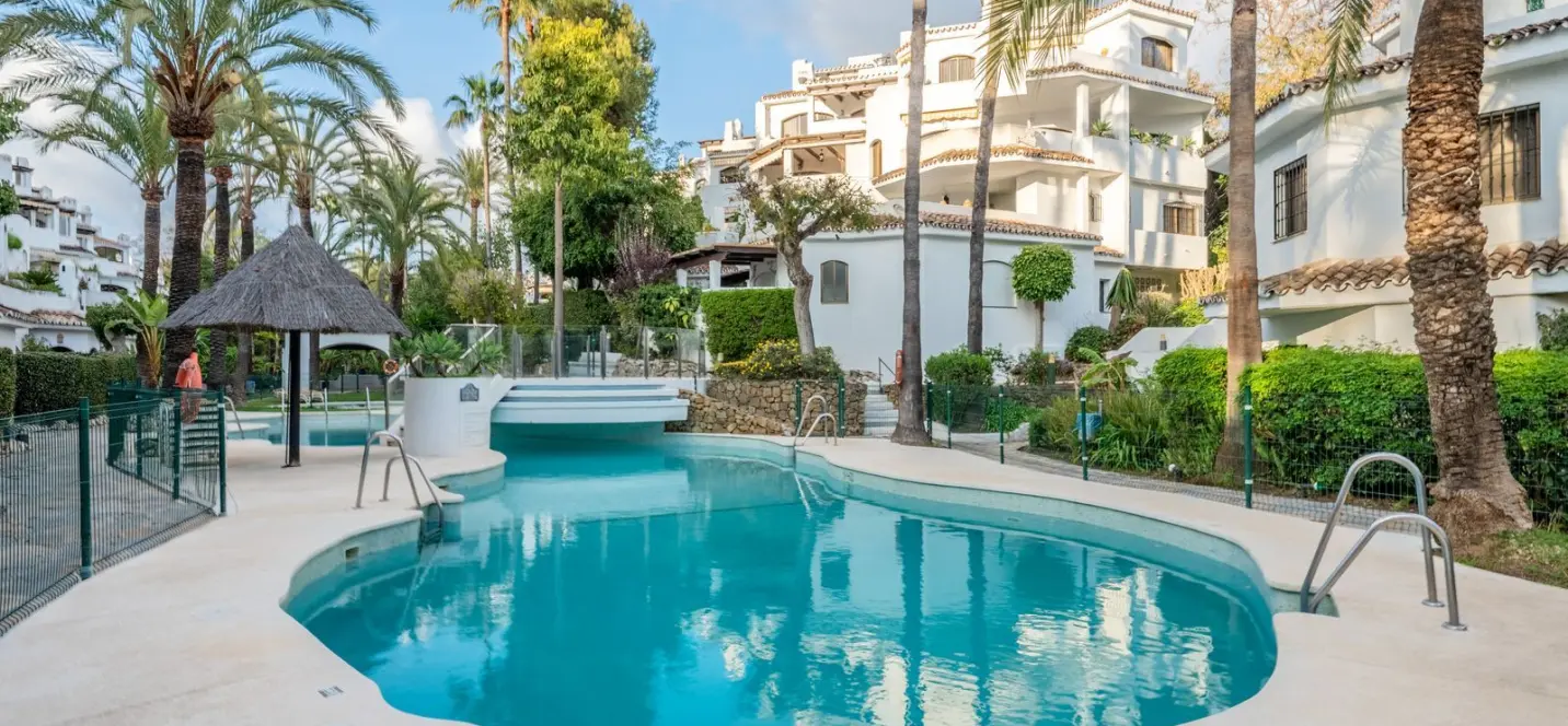 Sale of penthouse in Elviria 0