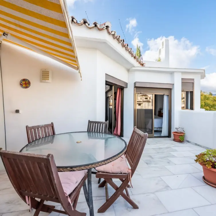 Sale of penthouse in Elviria