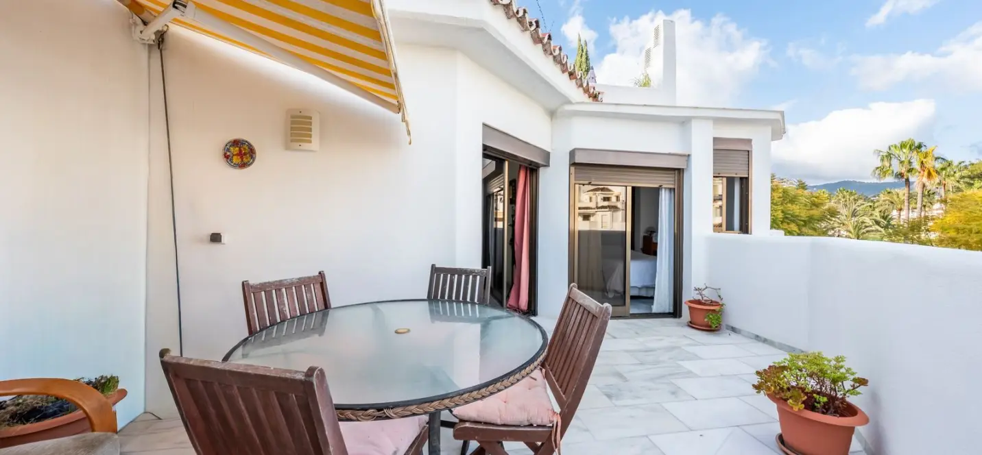Sale of penthouse in Elviria 2