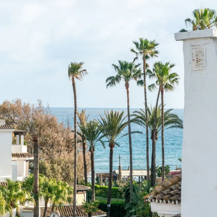 Sale of penthouse in Elviria