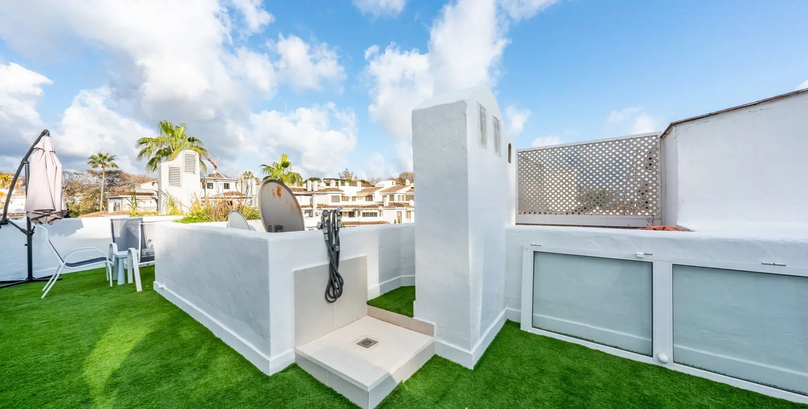 Sale of penthouse in Elviria 5