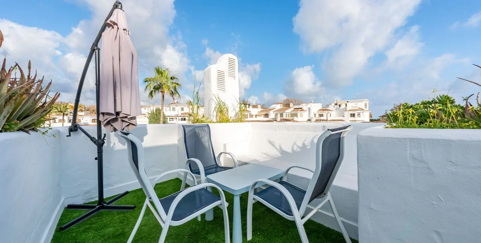 Sale of penthouse in Elviria 6