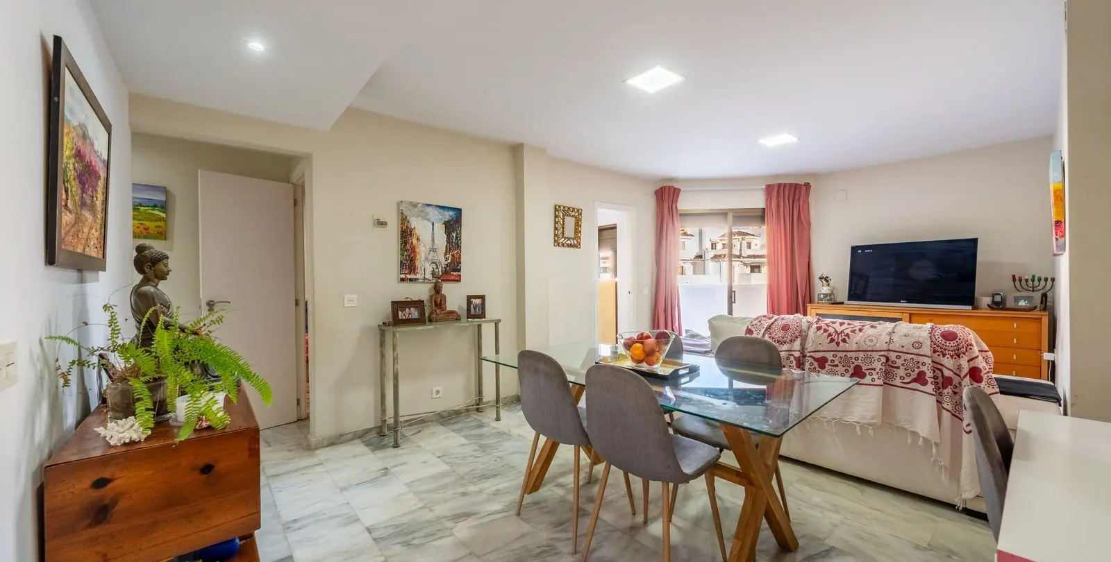 Sale of penthouse in Elviria 8