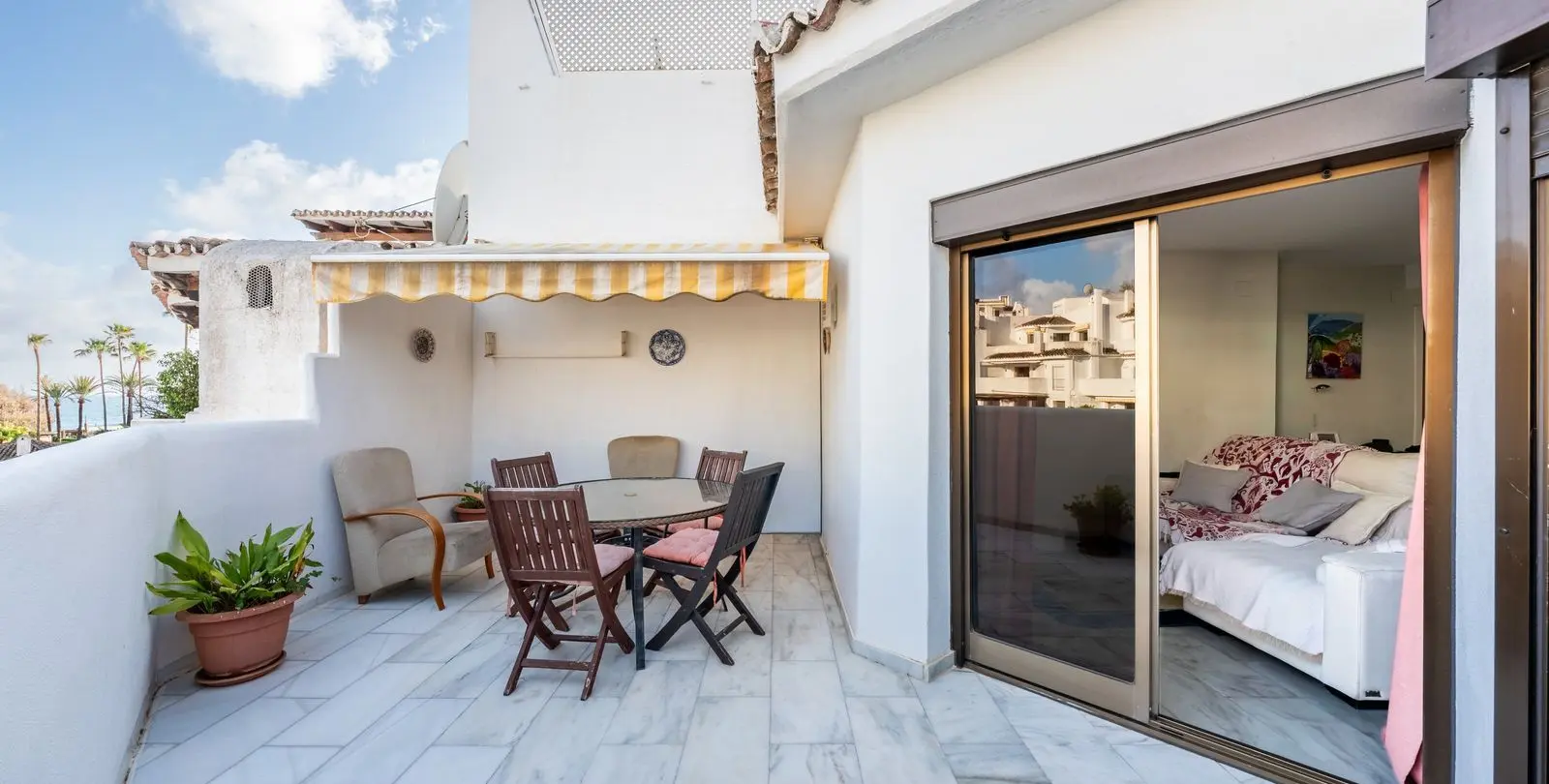 Sale of penthouse in Elviria 10