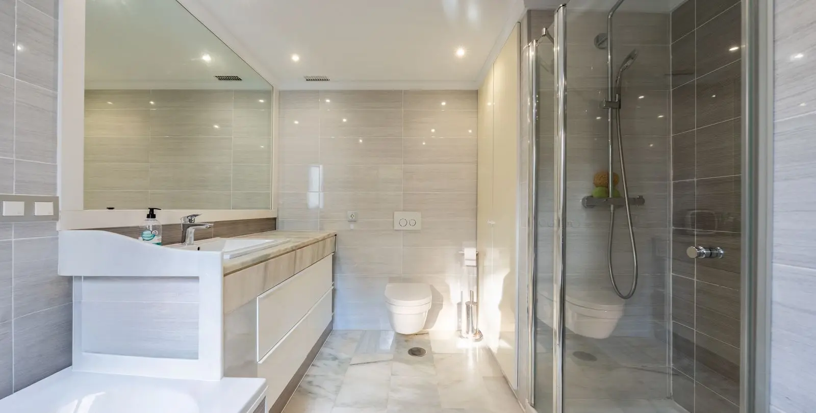Sale of penthouse in Elviria 13