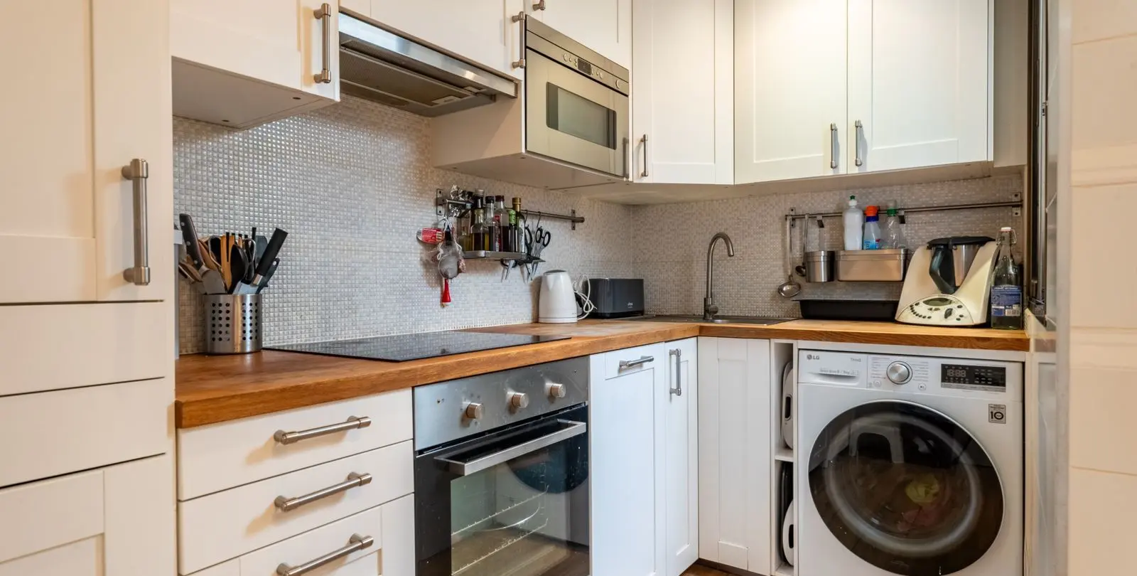 Sale of penthouse in Elviria 16