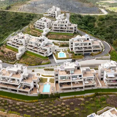 Sale of middle floor apartment in Nueva Andalucía