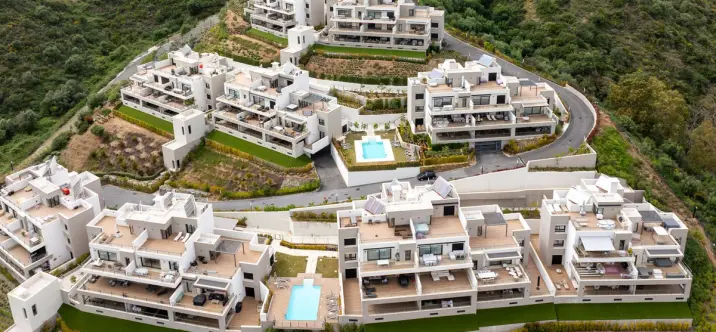 Продажа апартаментов на среднем этаже в Nueva Andalucía 0