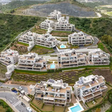 Sale of middle floor apartment in Nueva Andalucía